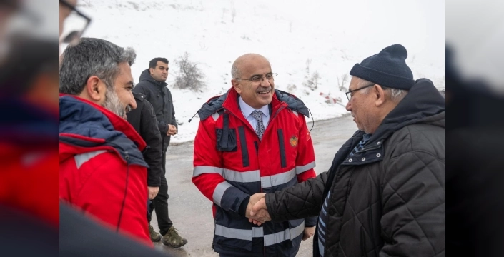 Malatya'da kar yağışına karşı 7/24 mücadele: 12 bin kilometrede hummalı çalışma