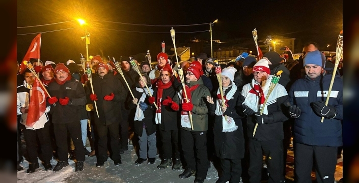 Sarıkamış şehitleri eksi 23 derecede meşaleli yürüyüşle anıldı