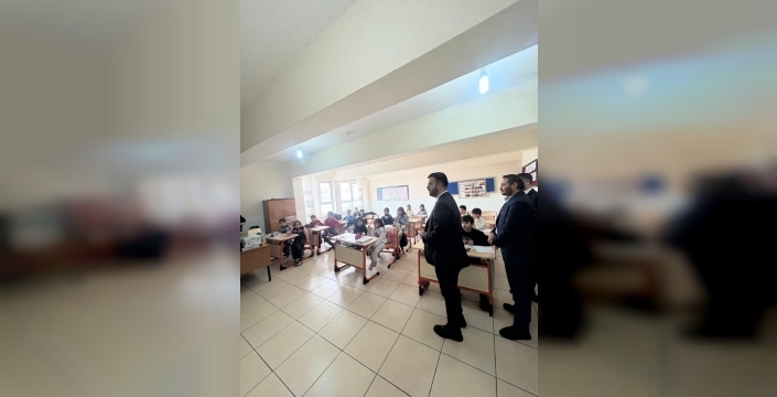 TÜGVA Hakkari'den 'Ortaokul Vakıf Okulu'na sürpriz ziyaret: Öğrencilerle buluşuldu