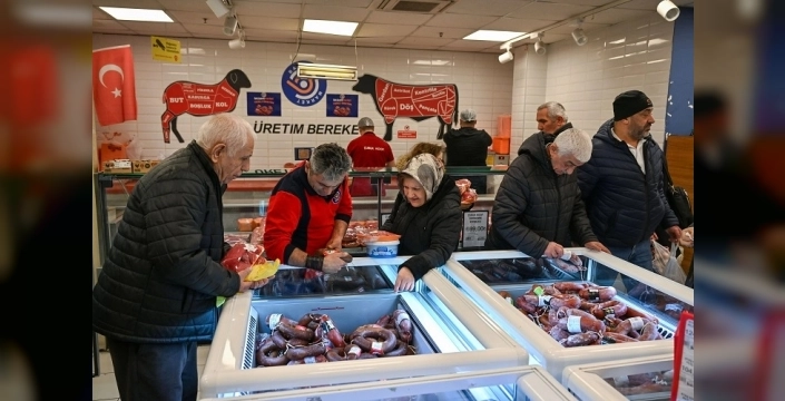 Ankara'da Başkent Market'te et satışı hız kesmeden devam ediyor