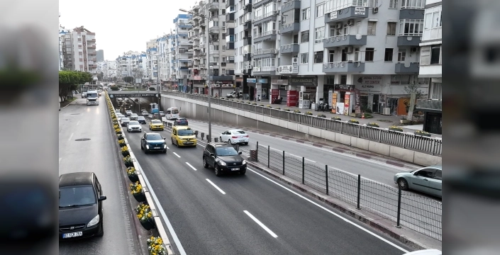 Antalya'da 100. Yıl Bulvarı'nda 3. etap asfalt çalışması tamamlandı