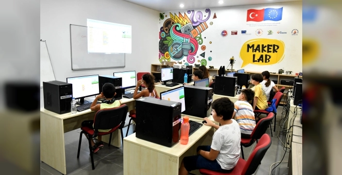 Antalya'da çocuklar geleceğin teknolojisiyle buluşuyor: Robotik kodlama eğitimleri başlıyor
