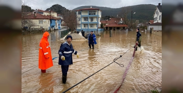 Antalya'da yağış sonrası ekipler seferber oldu