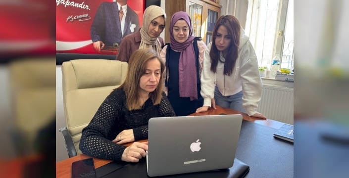 Ardahan'daki anaokulu öğretmenleri, yılın kareleri oylamasına katıldı