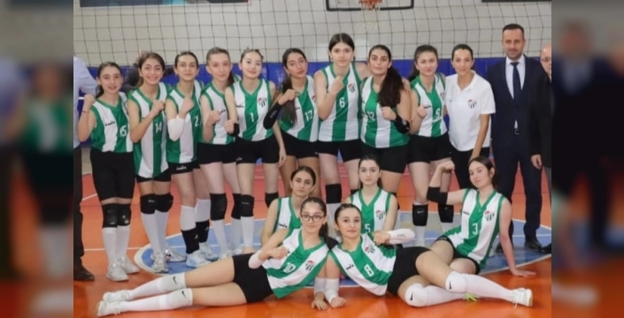 Artvin'de Yıldız Kızlar Voleybol Turnuvası Başladı: Artvinspor İlk Maçını Kazandı