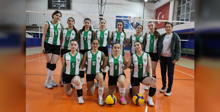 Artvinspor, voleybol altyapısına yatırım yaparak 50 genç sporcuyla bölgesel liglere hazırlanıyor