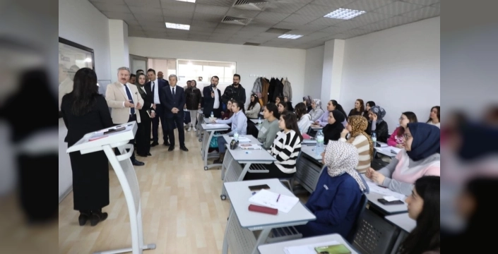 Başkan Palancıoğlu'ndan Tınaztepe'deki kursiyerlere moral ziyareti