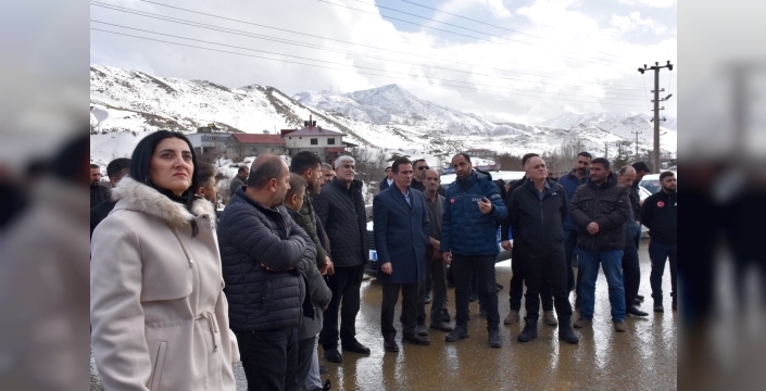 Bitlis'te sağanak vurdu: 2 iş yeri kullanılamaz hale geldi!