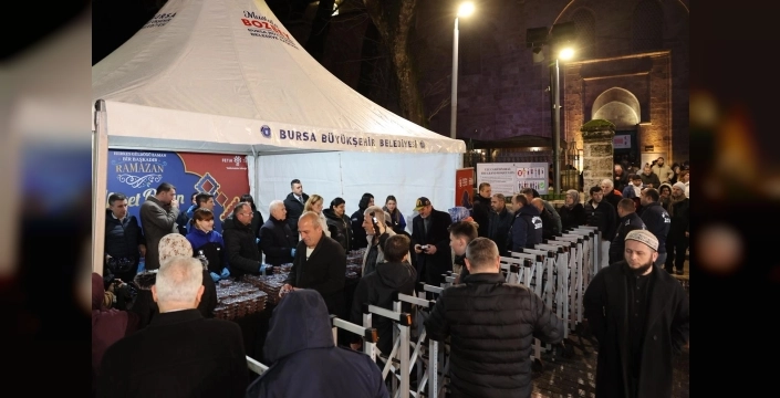 Bursa Ulu Cami'de Ramazan'a tatlı bir başlangıç yapıldı
