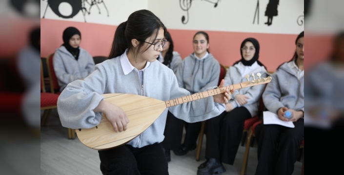 Çaldıran'da "Her Öğrenci Bir Enstrüman" Projesiyle 178 Genç Müzikle Buluştu, 8 Öğrenci Konservatuvarı Kazandı!