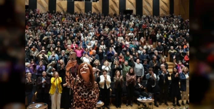 Denizli'de üreten kadınlar festivali Berna Laçin'le coşkuyla başladı