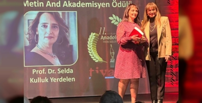 DEÜ'lü akademisyene prestijli sahne tasarımı ödülü!
