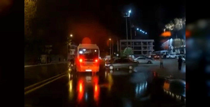 Düzce'de belediye otobüsü, elektrikli bisiklete çarptı: 1 yaralı