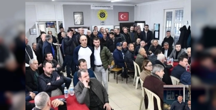 Edirne'de minibüsçüler kooperatifinde Şükrü Konukçu güven tazeledi