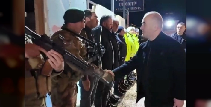 Elazığ'da Vali Hatipoğlu, emniyet personeline anlamlı sahur ziyareti gerçekleştirdi