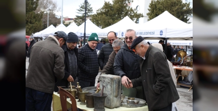 Geçmişin İzleri Melikgazi Antika Pazarı'nda Yeniden Canlanıyor