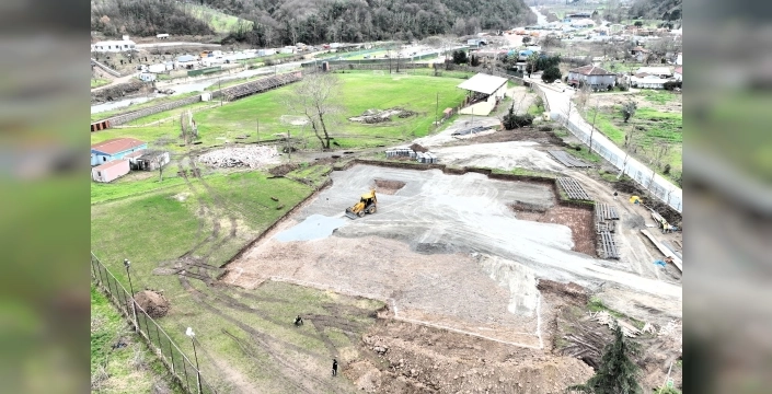 Gölcük'te spor kompleksine ilk kazma vuruldu