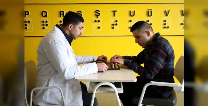 Görme Engelli Eren, Beyaz Bastonla Hayata Yeniden Tutundu