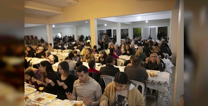Güzelbahçe'de ilk iftar bereketi ortak sofrada buluştu