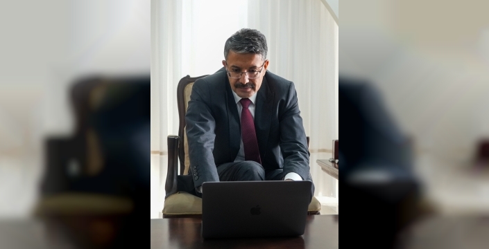 Hakkari Valisi Çelik, AA'nın 'Yılın Kareleri' oylamasında tercihlerini açıkladı