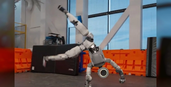 İnsansı robot Atlas'tan inanılmaz gösteri, Hyundai hisselerini uçurdu!