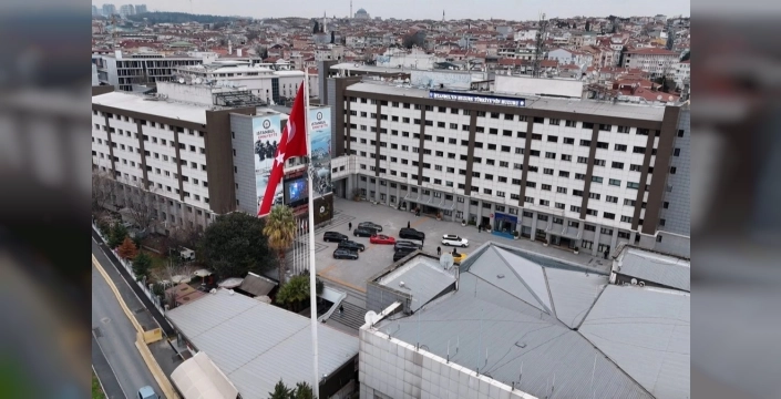 İstanbul'da kaçak lüks araç operasyonu: 11 araça el konuldu, 14 gözaltı