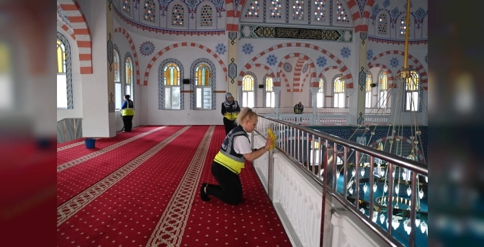 Karabağlar'da ramazan hazırlığı: 73 camiye özenli temizlik