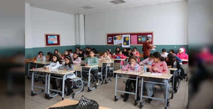 Karlıova'da umre ödüllü siyer sınavı coşkusu!