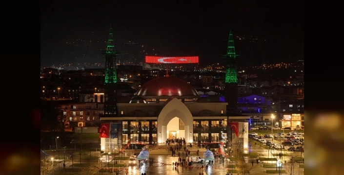 Kartepe'de modern bir cami ibadete açıldı