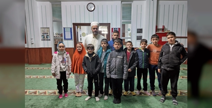 Kayseri Talas'ta teravih coşkusu çocuklarla buluştu