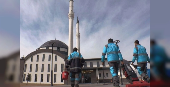 Kocasinan'da ramazan hazırlığı: 268 cami gül suyuyla yıkanıyor