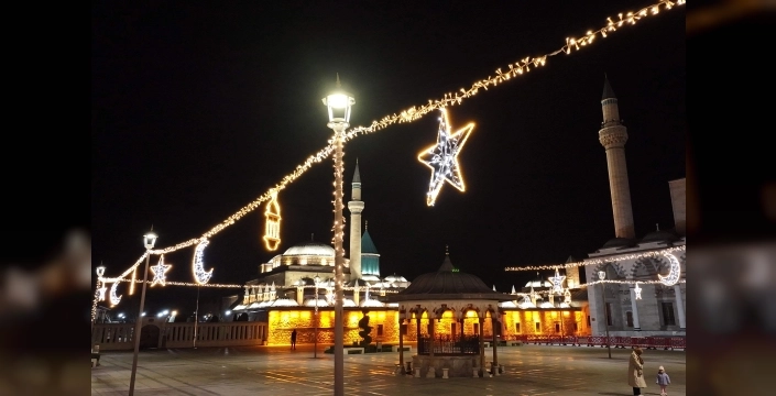 Konya, Ramazan'ın manevi atmosferini ışıl ışıl süsledi