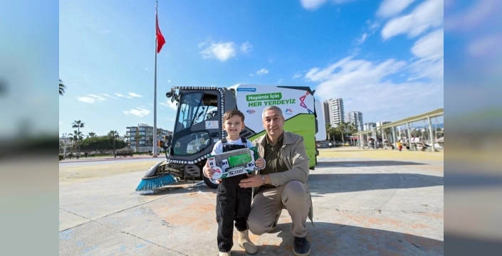 Küçük Ayaz'ın süpürge kamyonu hayali Mersin'de gerçek oldu