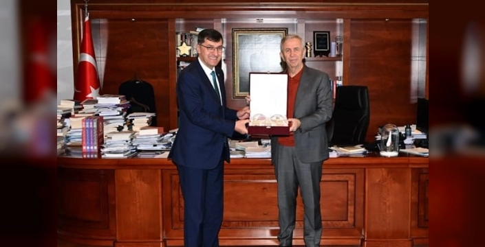 Kütahya Belediye Başkanı Mansur Yavaş'ı makamında ziyaret etti