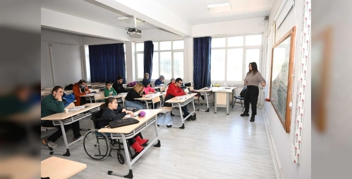 Malatya'da engelliler için umut ışığı: Ücretsiz EKPSS eğitimi hayatları değiştiriyor