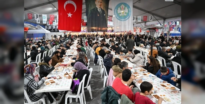 Manisa'da Ramazan coşkusu: İlk iftar sofrası kuruldu