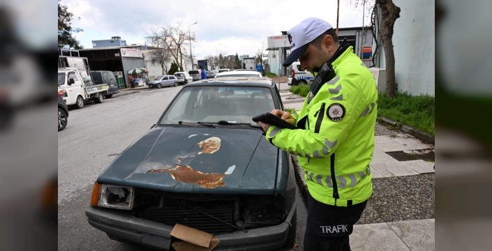 Manisa sokakları hurda araçlardan temizleniyor: Kötü görüntüye son!