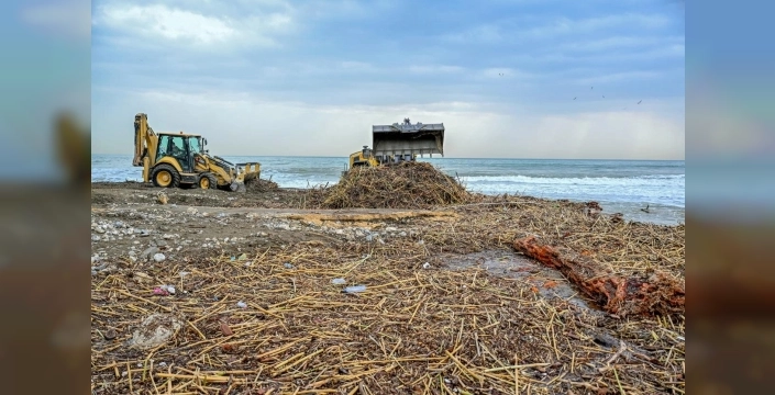 Mersin sahilleri temizleniyor: Selin izleri siliniyor