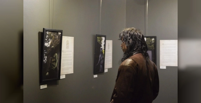 Mezar taşlarının sessiz çığlığı Eskişehir'de sergileniyor: Bir Gün Daha