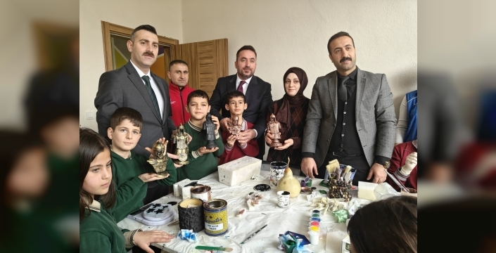 Muş'ta genç eller tarihi canlandırıyor: Sultan Alparslan'ın zırhı hediyelik oldu