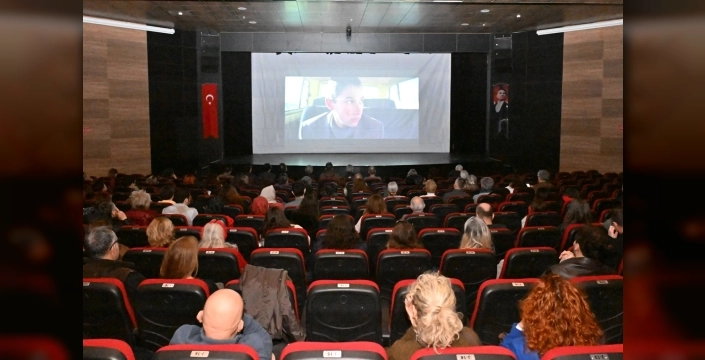 Ödüllü 'Tavşan İmparatorluğu' Manisa'da izleyiciyle buluştu