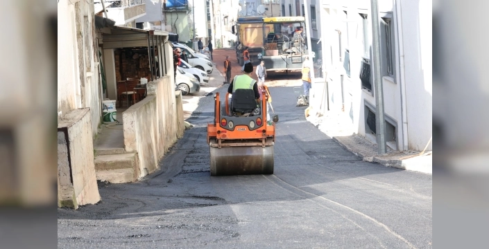 Osmangazi'de yıpranan yollar yenileniyor, mahalle sakinleri rahat bir nefes alıyor