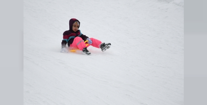 Sarıkamış'ta hafta sonu coşkusu: Pistler doldu, kar kalınlığı 1,5 metreyi aştı