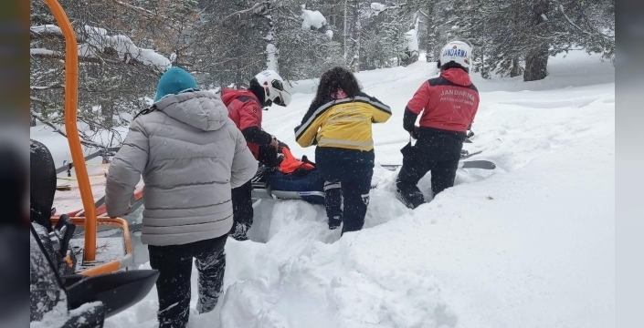 Sarıkamış'ta kayak pistinde yaralanma: JAK timleri hızla müdahale etti