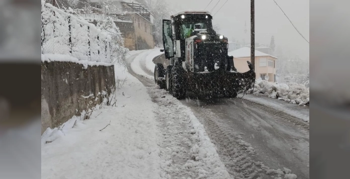 Trabzon'da karla mücadele çalışmaları devam ediyor