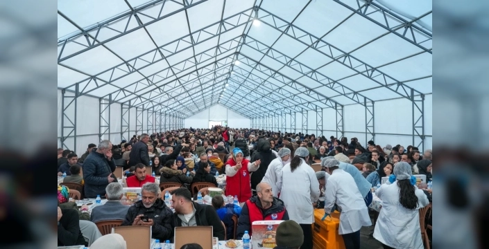 Trabzon'da Ramazan coşkusu çocuklardan hafızlara, belediye başkanından halka yayılıyor