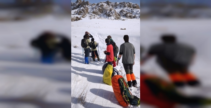 Van'da 'asrın felaketi'nin acısı taze: Deprem şehitleri sessiz nöbette anıldı