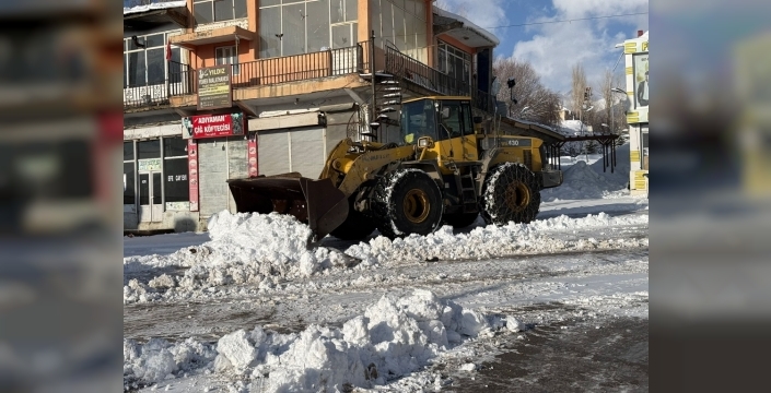 Van ve Hakkari'de kar esareti: 176 köy yolu ulaşıma kapandı, ekipler seferber oldu!