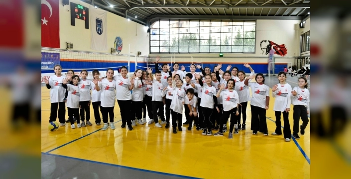 Voleybol Filenin Minik Yıldızları Ankara'da Yetişiyor: Fabrika Voleybol Açıldı!