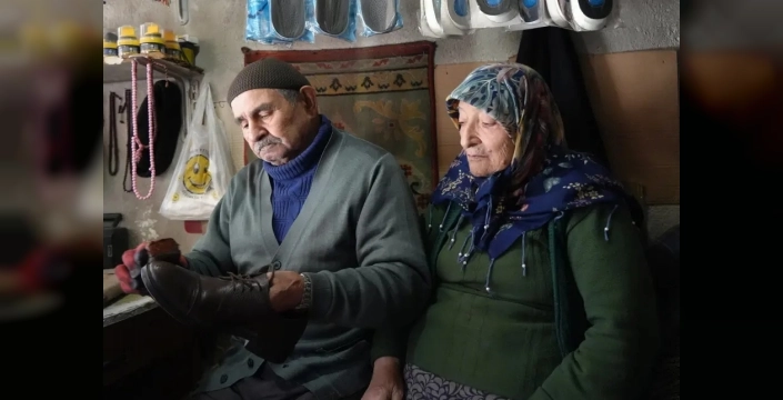 64 yıllık aşk: Her sabah el ele dükkan açıyorlar